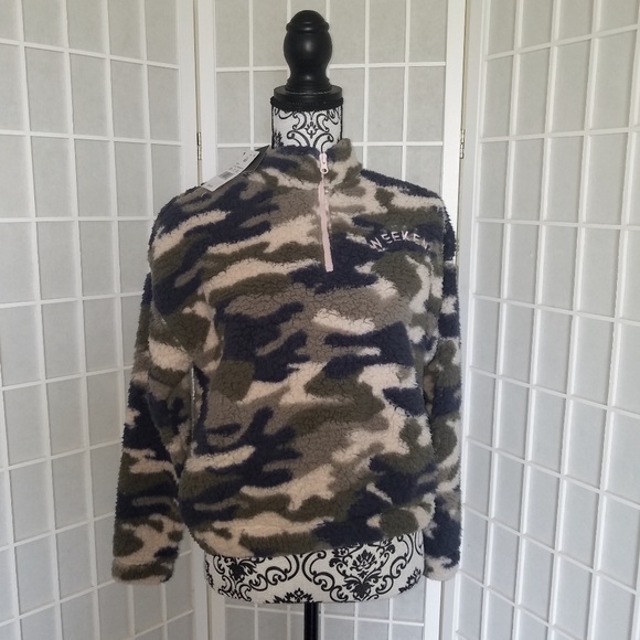 SOLD Women's Size XS Juniors Weekend Fleece Shirt - Picture 4 of 10